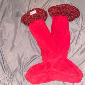 Hunter Women's Tall Cable Socks in black and red